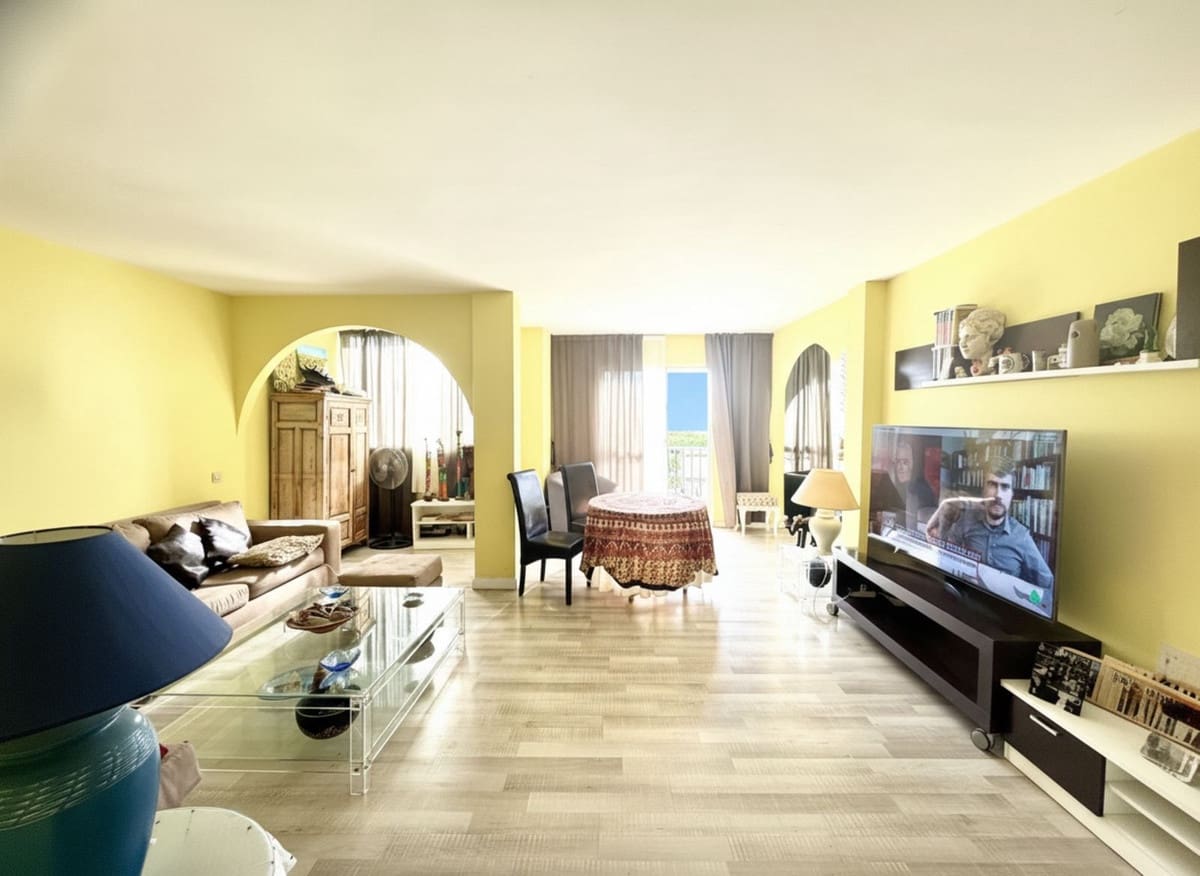 Apartamento de 3 habitaciones en San Pedro de Alcantara en venta con piscina garaje - 295.000 € (Ref: 9508081)