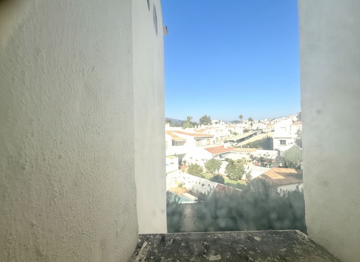Apartamento de 3 habitaciones en San Pedro de Alcantara en venta con piscina garaje - 295.000 € (Ref: 9508081)