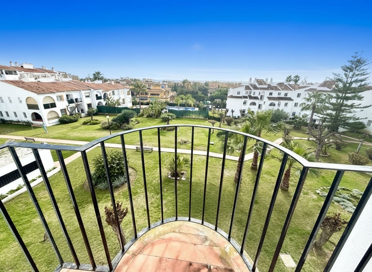 Apartamento de 3 habitaciones en San Pedro de Alcantara en venta con piscina garaje - 295.000 € (Ref: 9508081)