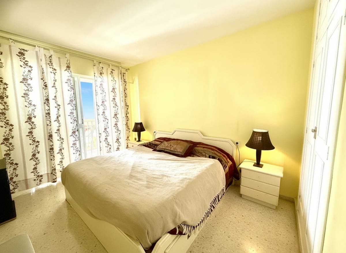 Apartamento de 3 habitaciones en San Pedro de Alcantara en venta con piscina garaje - 295.000 € (Ref: 9508081)