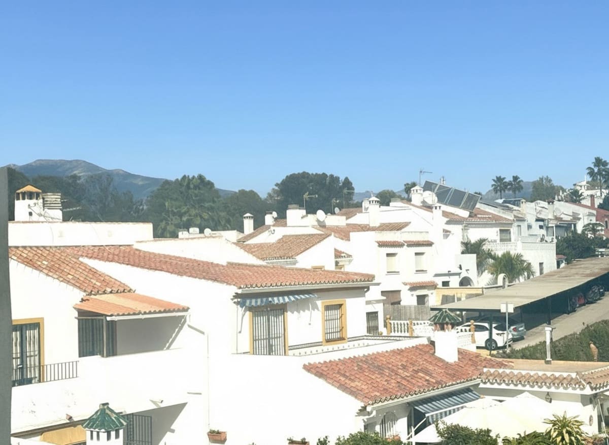 Apartamento de 3 habitaciones en San Pedro de Alcantara en venta con piscina garaje - 295.000 € (Ref: 9508081)