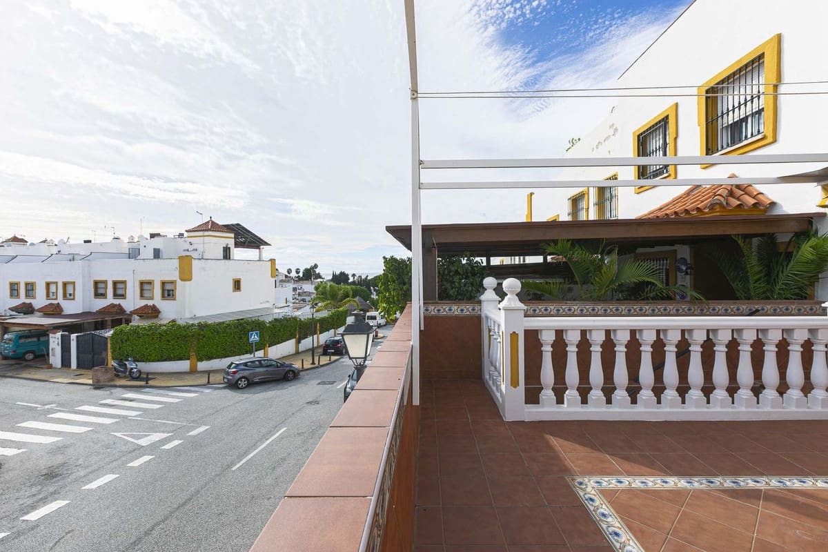 6 bedroom Townhouse for sale in Marbella with pool garage - € 610,000 (Ref: 9508087)