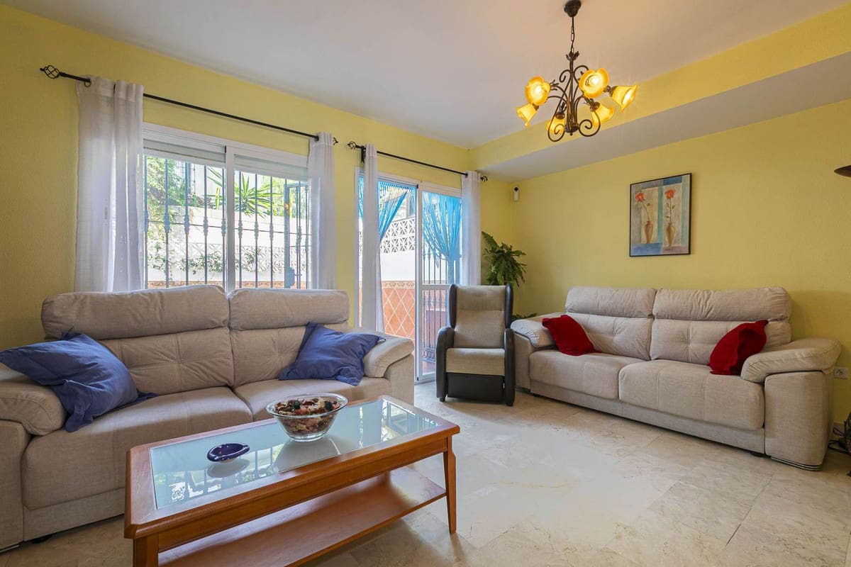 6 bedroom Townhouse for sale in Marbella with pool garage - € 610,000 (Ref: 9508087)