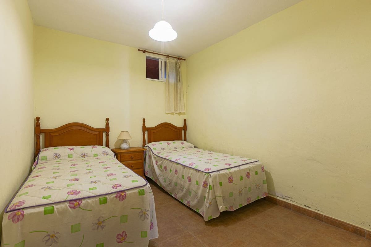 6 bedroom Townhouse for sale in Marbella with pool garage - € 610,000 (Ref: 9508087)