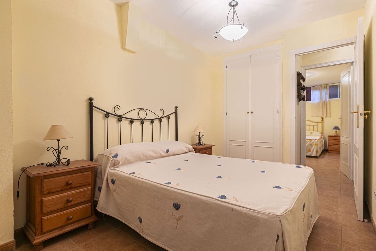 6 bedroom Townhouse for sale in Marbella with pool garage - € 610,000 (Ref: 9508087)