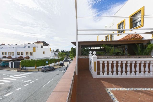 6 bedroom Townhouse for sale in Marbella with pool garage - € 610,000 (Ref: 9508087)