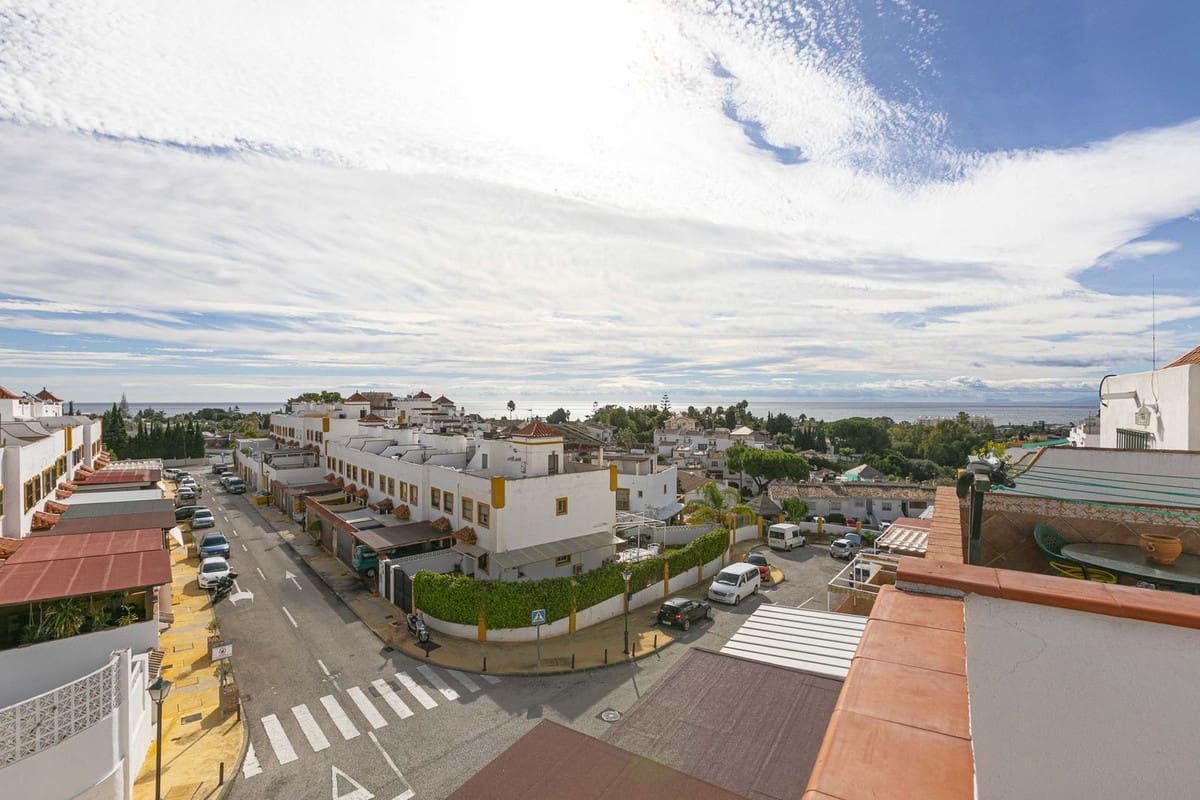 6 bedroom Townhouse for sale in Marbella with pool garage - € 610,000 (Ref: 9508087)