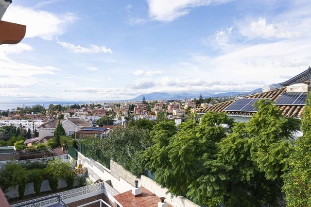 6 bedroom Townhouse for sale in Marbella with pool garage - € 610,000 (Ref: 9508087)