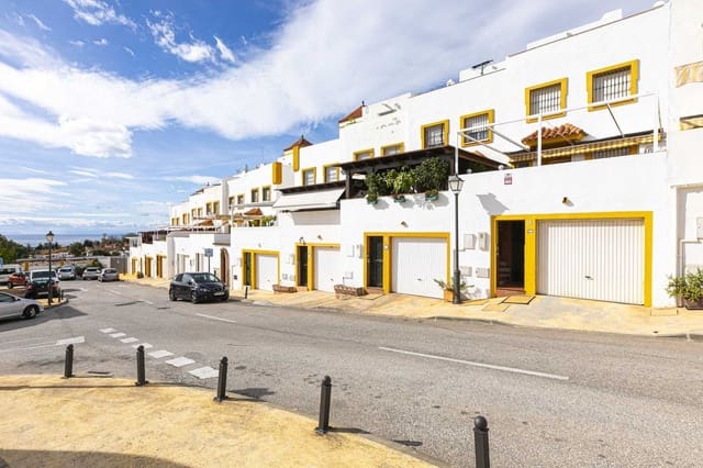 6 bedroom Townhouse for sale in Marbella with pool garage - € 610,000 (Ref: 9508087)