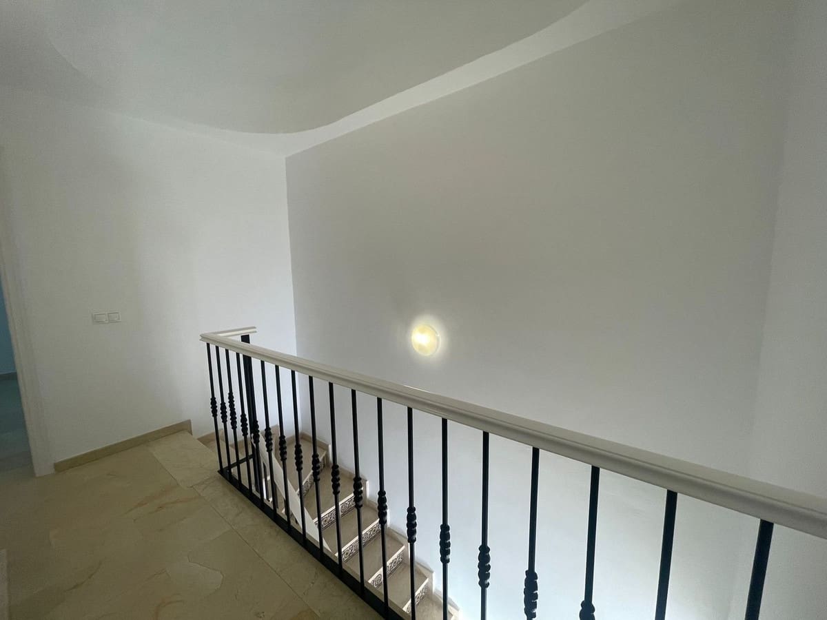 3 soveværelse Byhus til salg i Manilva med swimmingpool garage - € 600.000 (Ref: 9508092)