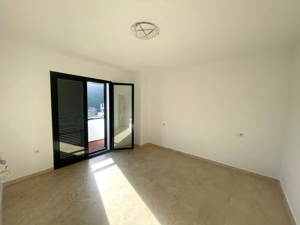 3 soveværelse Byhus til salg i Manilva med swimmingpool garage - € 600.000 (Ref: 9508092)