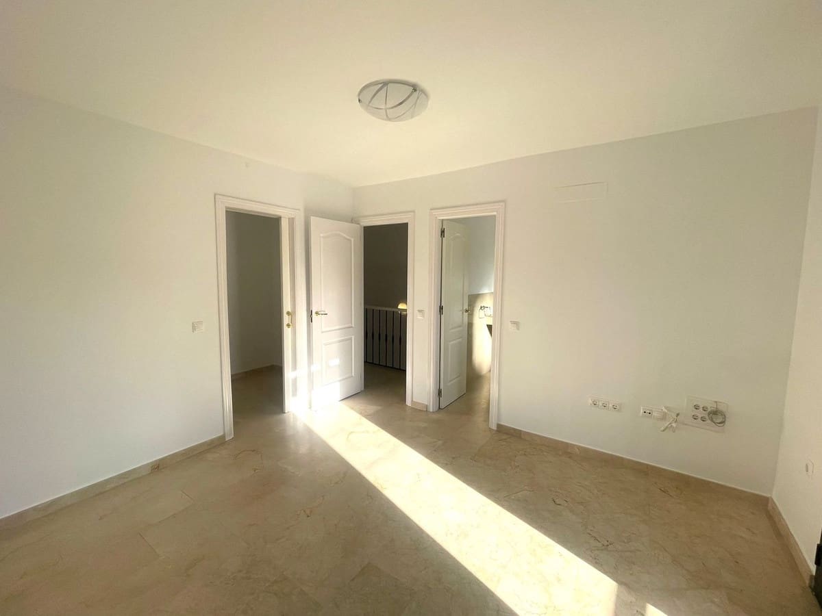 3 soveværelse Byhus til salg i Manilva med swimmingpool garage - € 600.000 (Ref: 9508092)