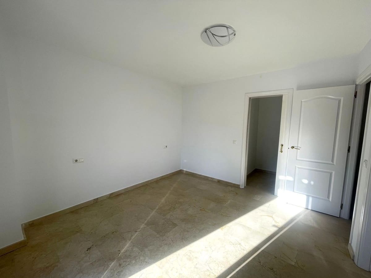 3 soveværelse Byhus til salg i Manilva med swimmingpool garage - € 600.000 (Ref: 9508092)