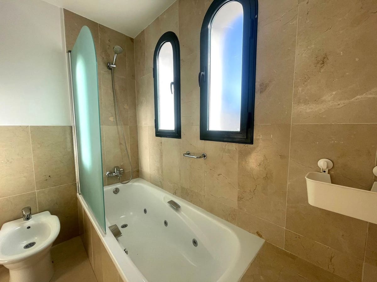 3 soveværelse Byhus til salg i Manilva med swimmingpool garage - € 600.000 (Ref: 9508092)