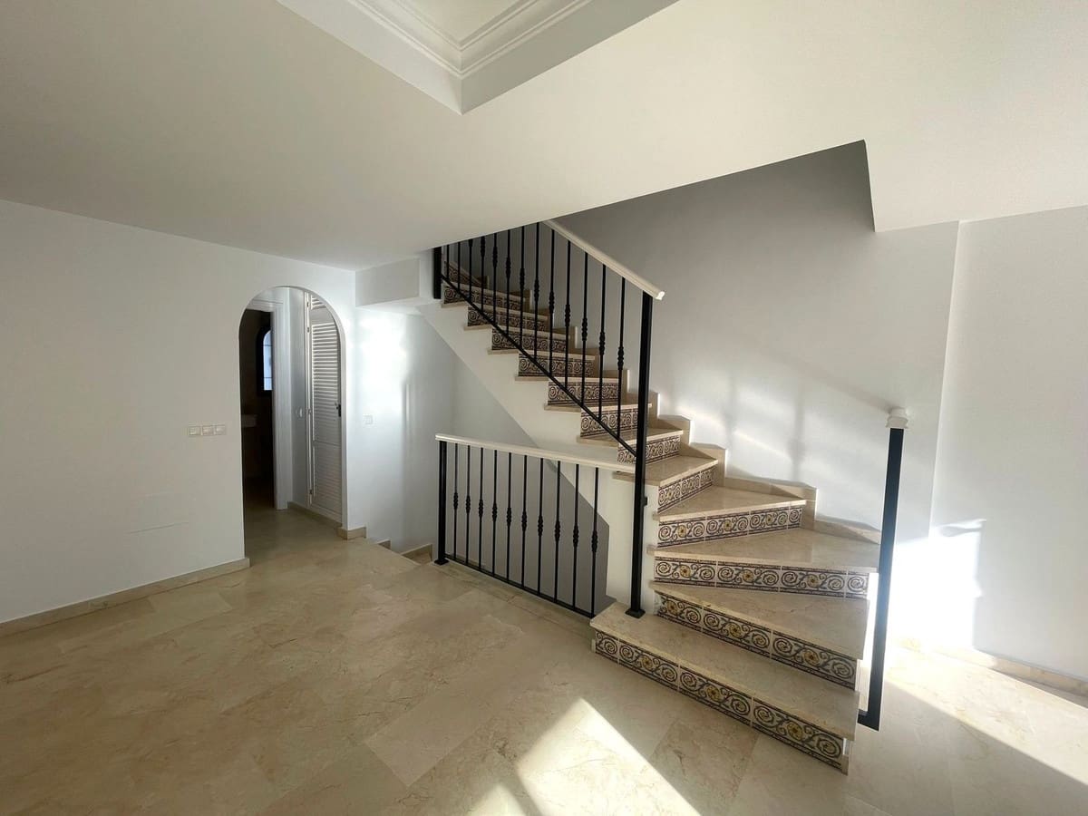 3 soveværelse Byhus til salg i Manilva med swimmingpool garage - € 600.000 (Ref: 9508092)