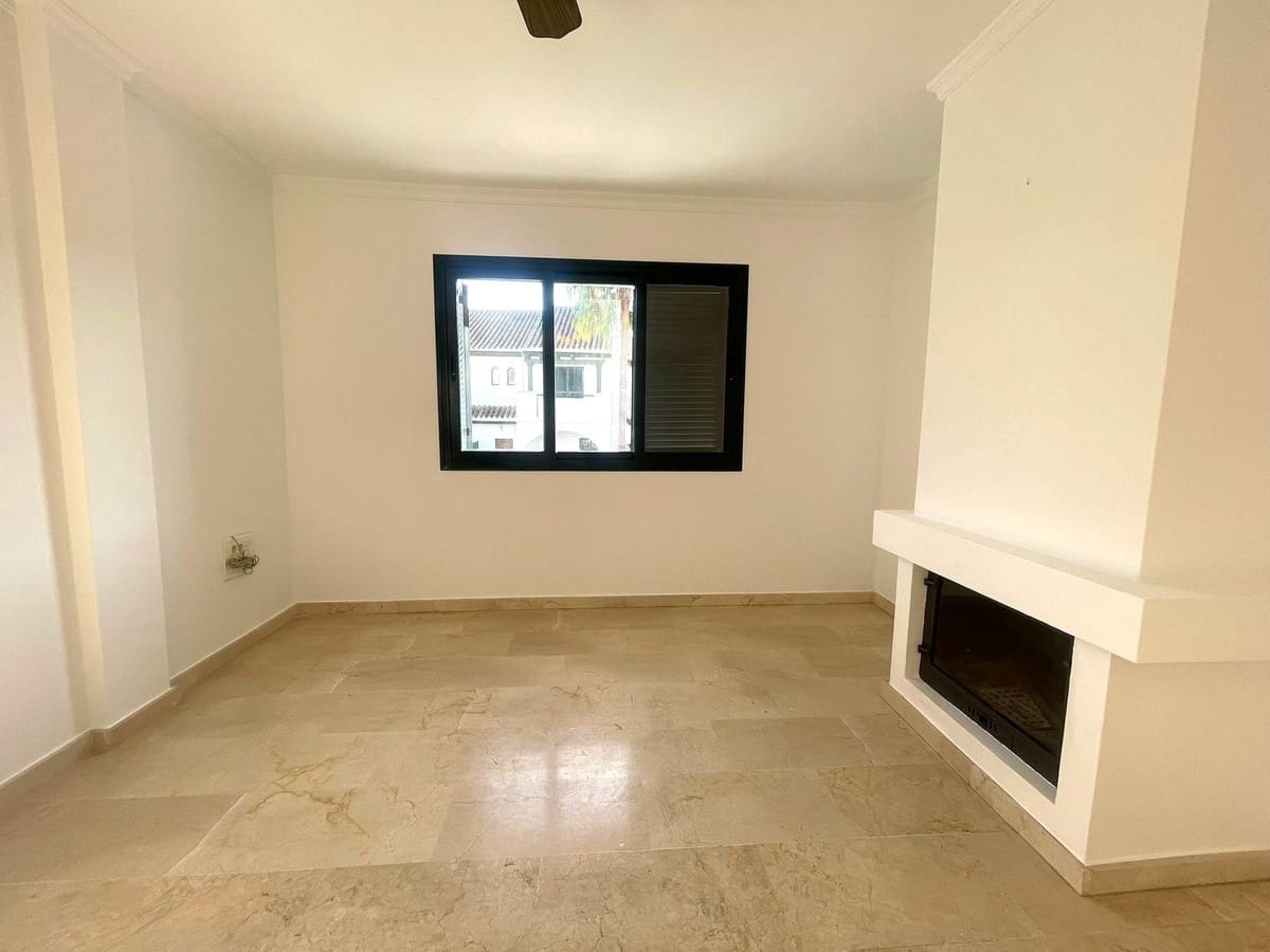 3 soveværelse Byhus til salg i Manilva med swimmingpool garage - € 600.000 (Ref: 9508092)