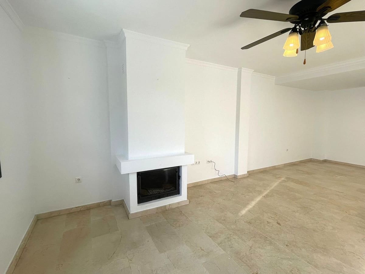 3 soveværelse Byhus til salg i Manilva med swimmingpool garage - € 600.000 (Ref: 9508092)