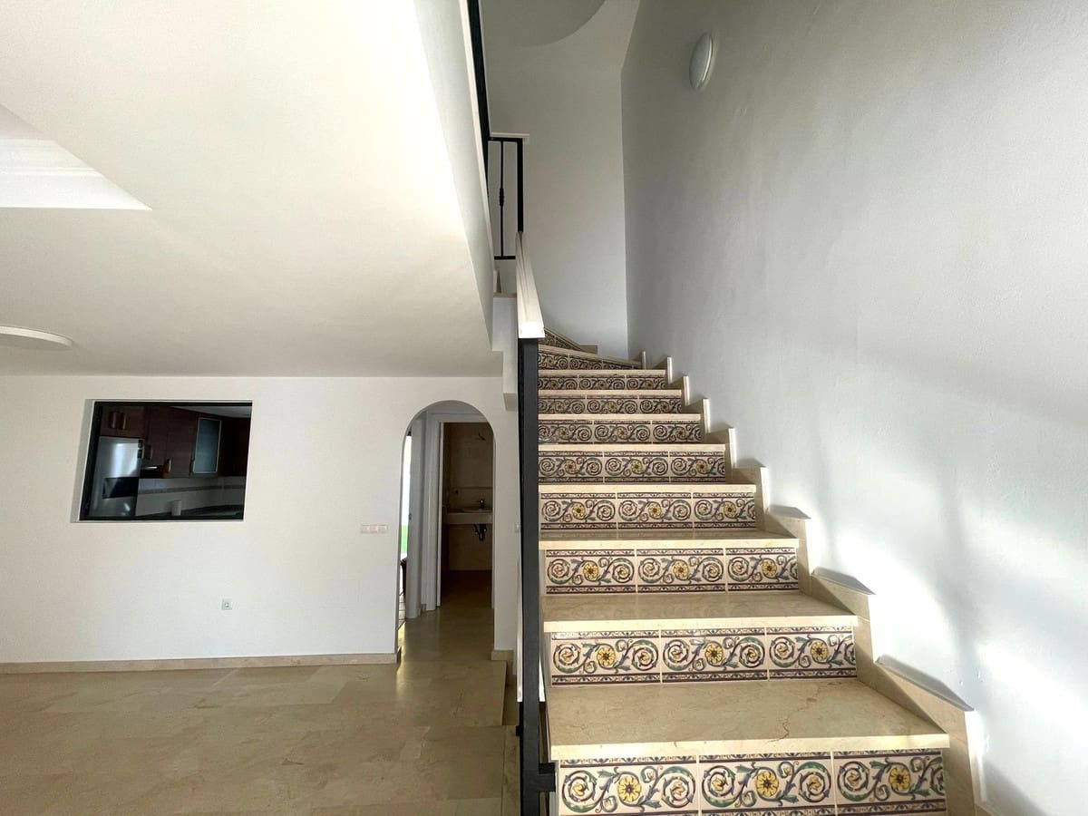 3 soveværelse Byhus til salg i Manilva med swimmingpool garage - € 600.000 (Ref: 9508092)