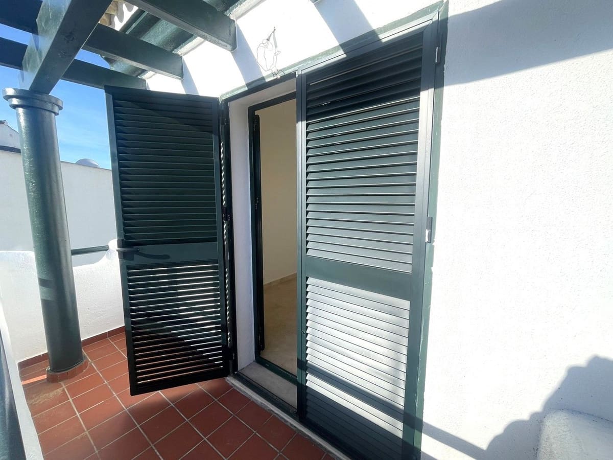 3 soveværelse Byhus til salg i Manilva med swimmingpool garage - € 600.000 (Ref: 9508092)