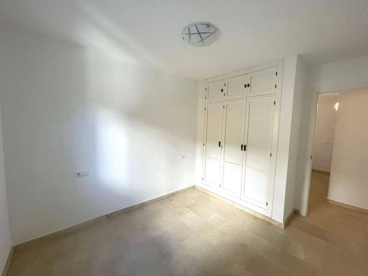 3 soveværelse Byhus til salg i Manilva med swimmingpool garage - € 600.000 (Ref: 9508092)