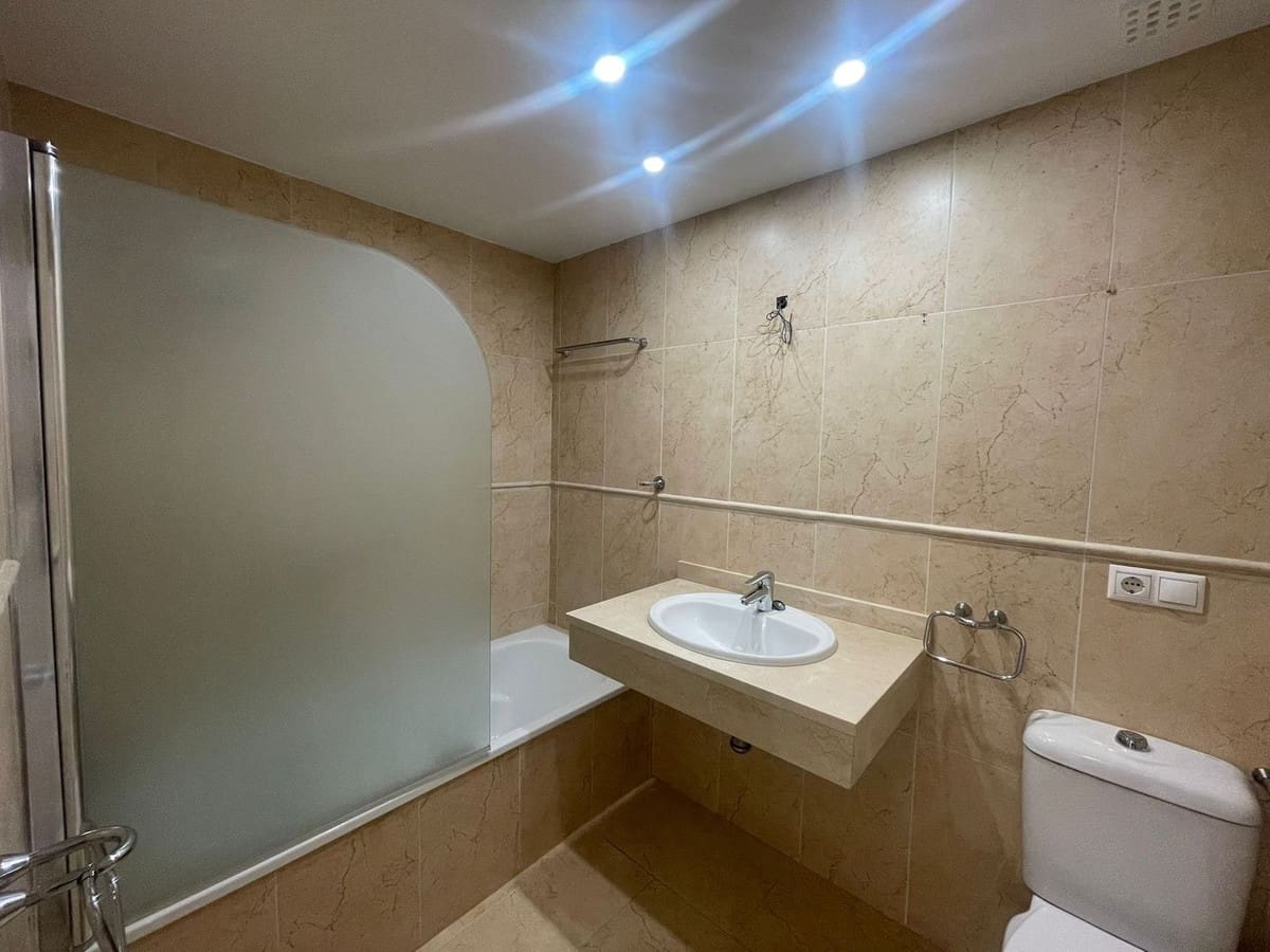 3 soveværelse Byhus til salg i Manilva med swimmingpool garage - € 600.000 (Ref: 9508092)