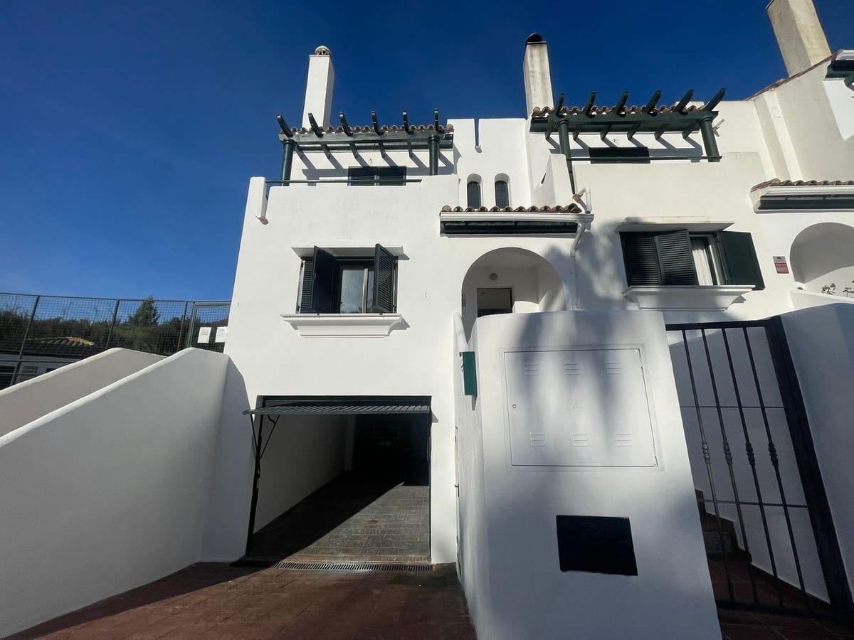 3 soveværelse Byhus til salg i Manilva med swimmingpool garage - € 600.000 (Ref: 9508092)