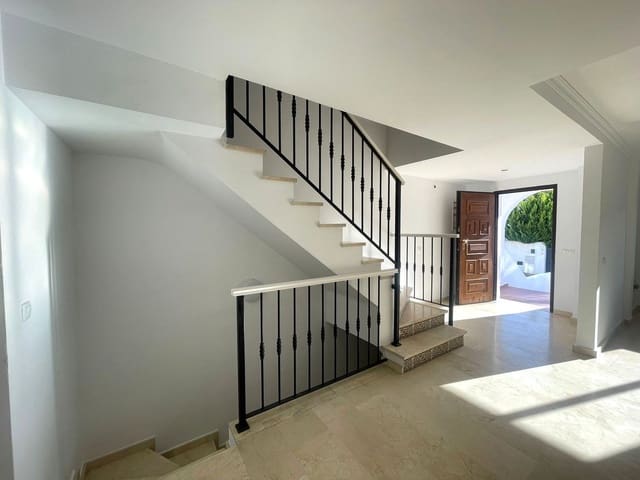 3 soveværelse Byhus til salg i Manilva med swimmingpool garage - € 600.000 (Ref: 9508092)