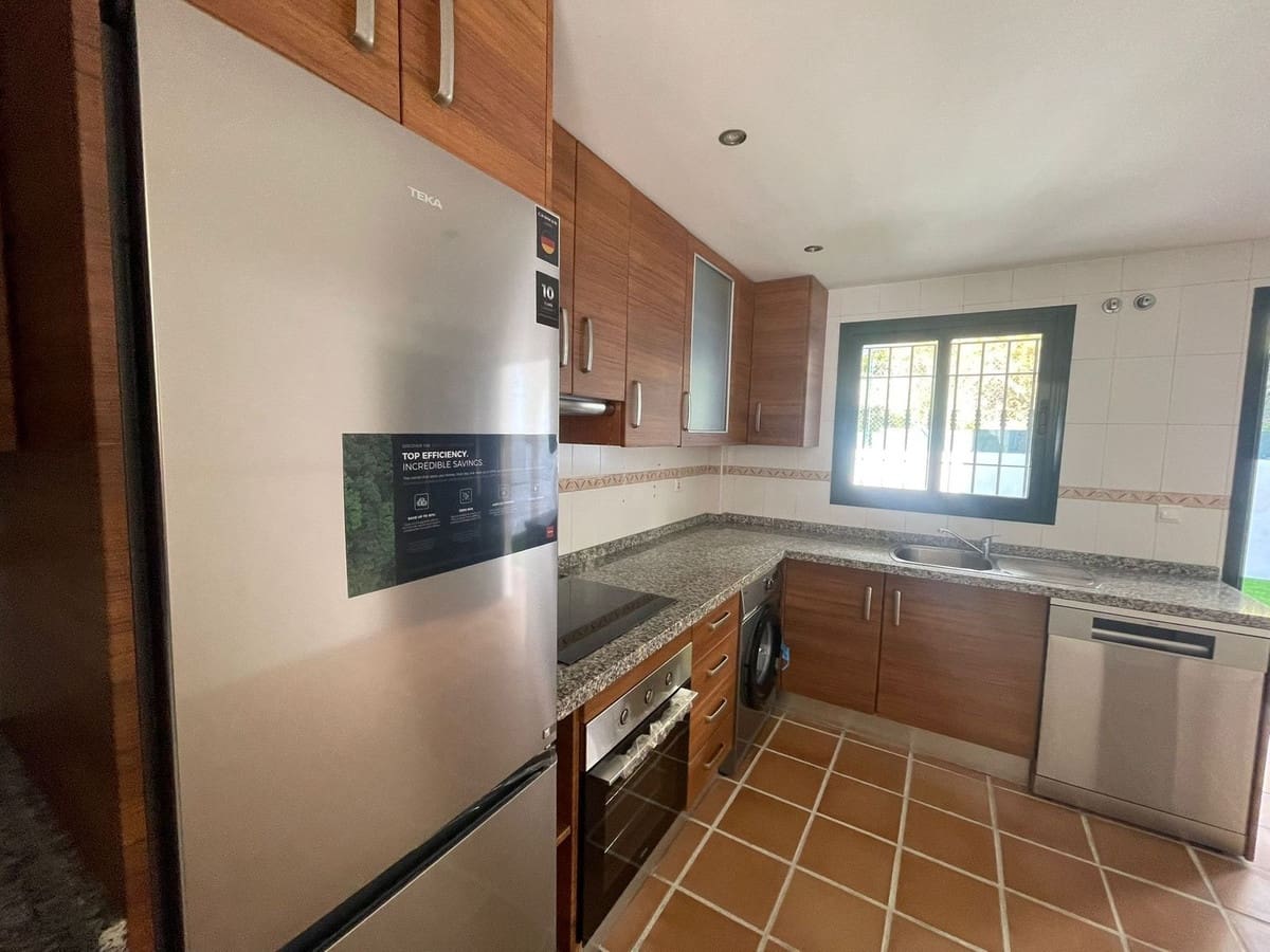 3 soveværelse Byhus til salg i Manilva med swimmingpool garage - € 600.000 (Ref: 9508092)