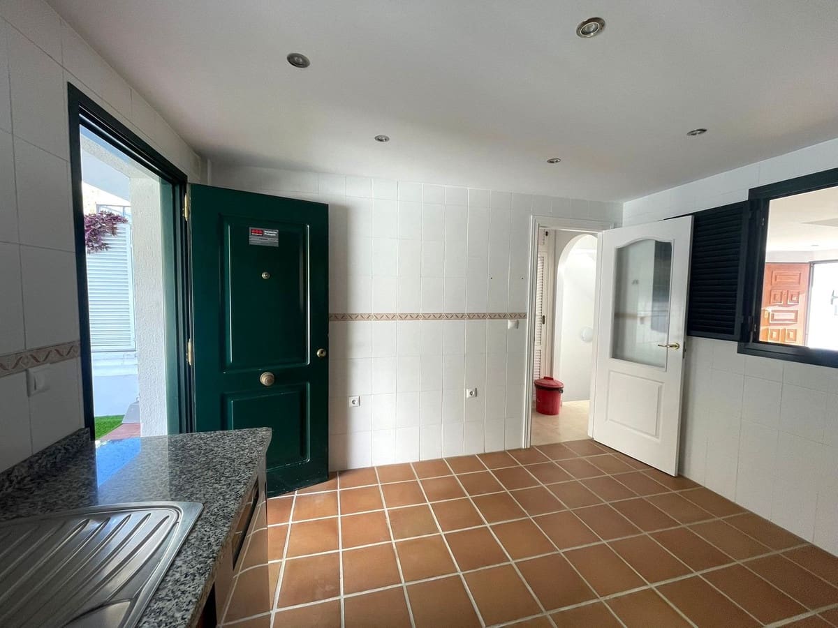 3 soveværelse Byhus til salg i Manilva med swimmingpool garage - € 600.000 (Ref: 9508092)