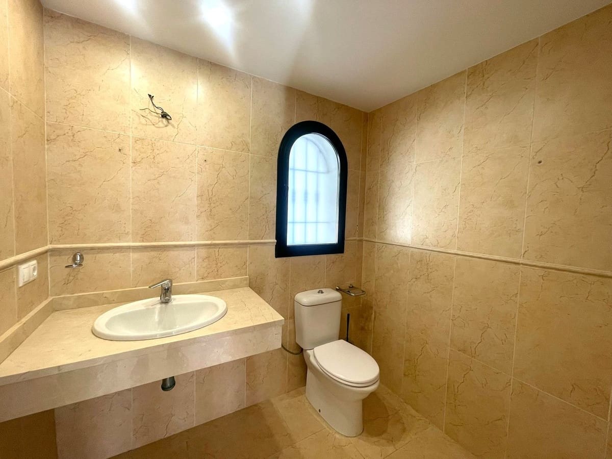 3 soveværelse Byhus til salg i Manilva med swimmingpool garage - € 600.000 (Ref: 9508092)