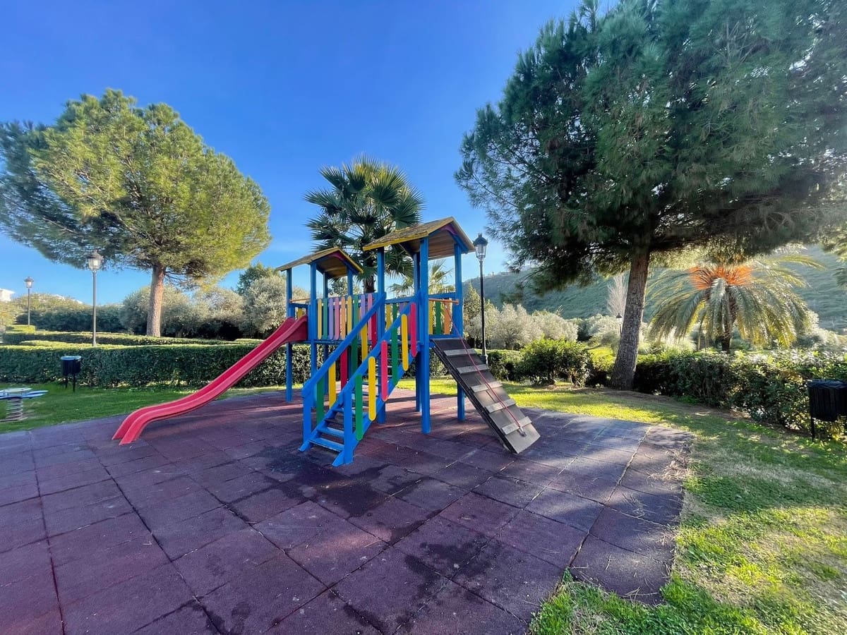 3 soveværelse Byhus til salg i Manilva med swimmingpool garage - € 600.000 (Ref: 9508092)