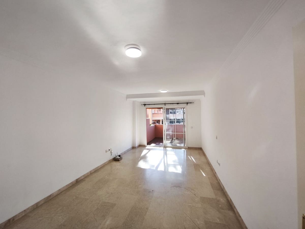 2 soveværelse Lejlighed til salg i Elviria med swimmingpool - € 339.000 (Ref: 9509412)