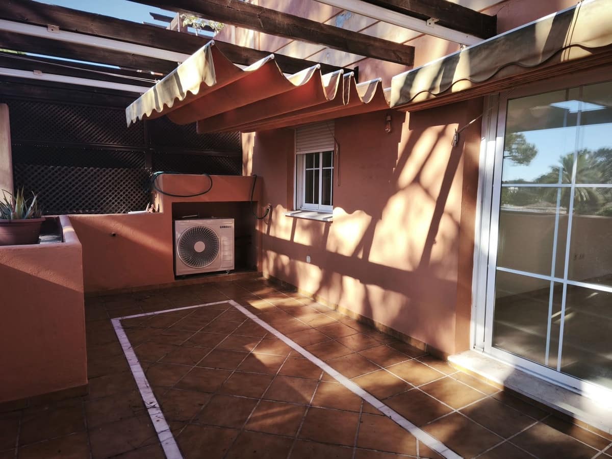 2 soveværelse Lejlighed til salg i Elviria med swimmingpool - € 339.000 (Ref: 9509412)