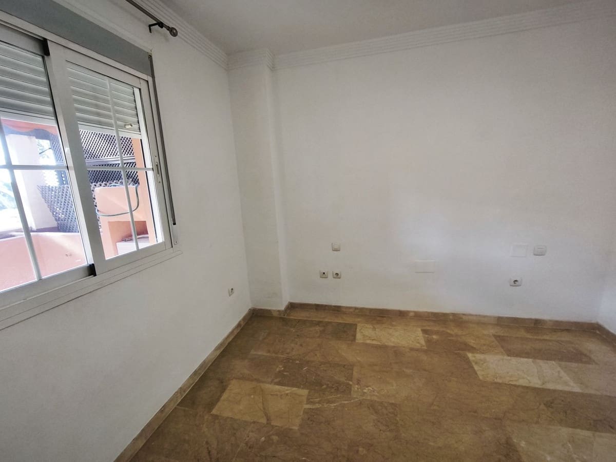 2 soveværelse Lejlighed til salg i Elviria med swimmingpool - € 339.000 (Ref: 9509412)