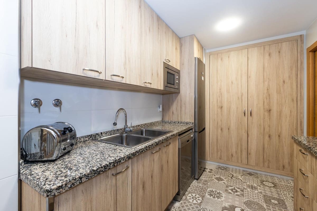 Apartamento de 2 habitaciones en Estepona en venta con piscina - 340.000 € (Ref: 9509440)