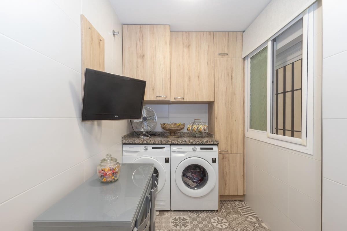 Apartamento de 2 habitaciones en Estepona en venta con piscina - 340.000 € (Ref: 9509440)