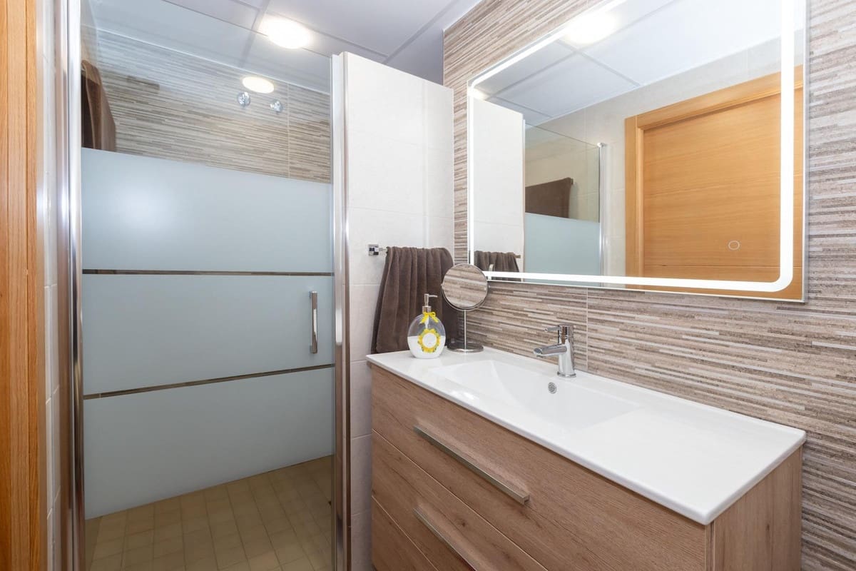 Apartamento de 2 habitaciones en Estepona en venta con piscina - 340.000 € (Ref: 9509440)