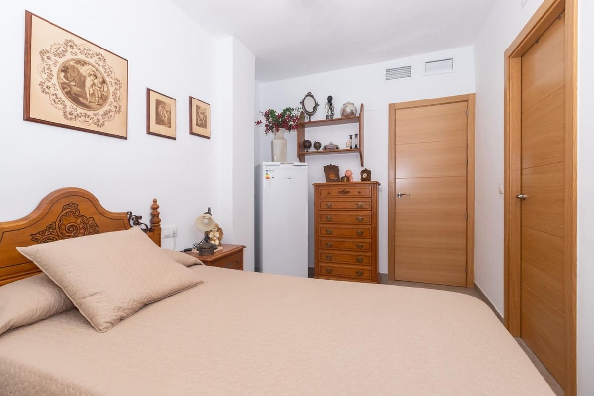 Apartamento de 2 habitaciones en Estepona en venta con piscina - 340.000 € (Ref: 9509440)