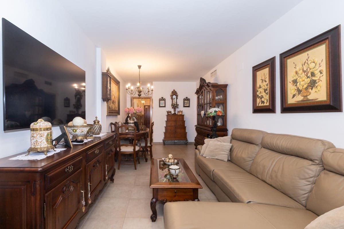 Apartamento de 2 habitaciones en Estepona en venta con piscina - 340.000 € (Ref: 9509440)