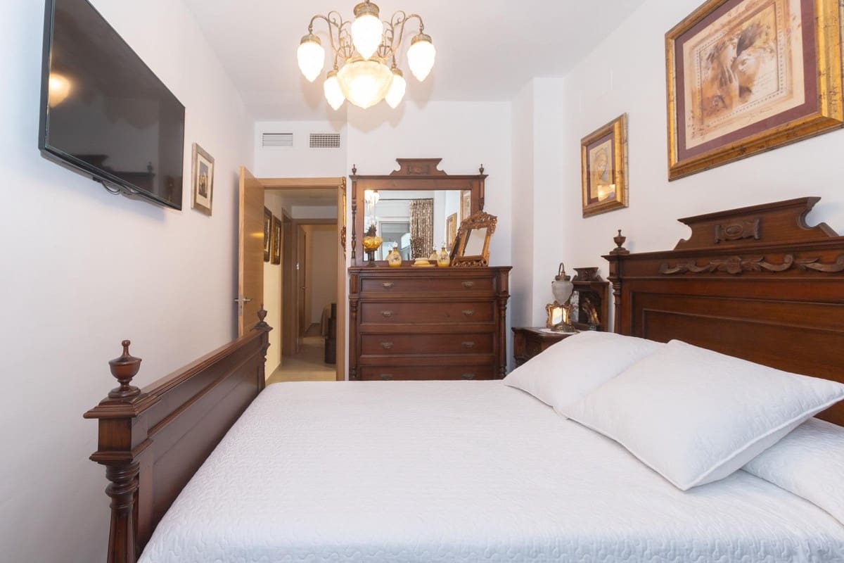 Apartamento de 2 habitaciones en Estepona en venta con piscina - 340.000 € (Ref: 9509440)