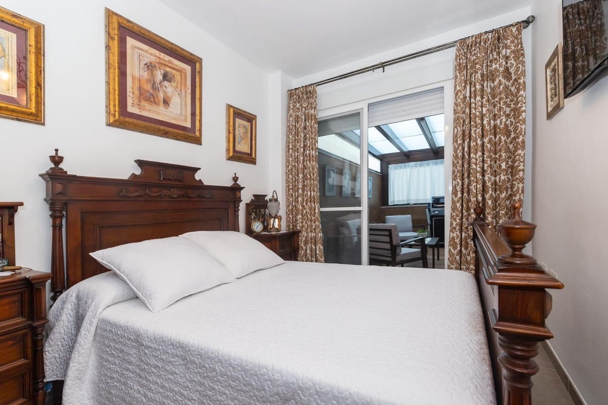 Apartamento de 2 habitaciones en Estepona en venta con piscina - 340.000 € (Ref: 9509440)