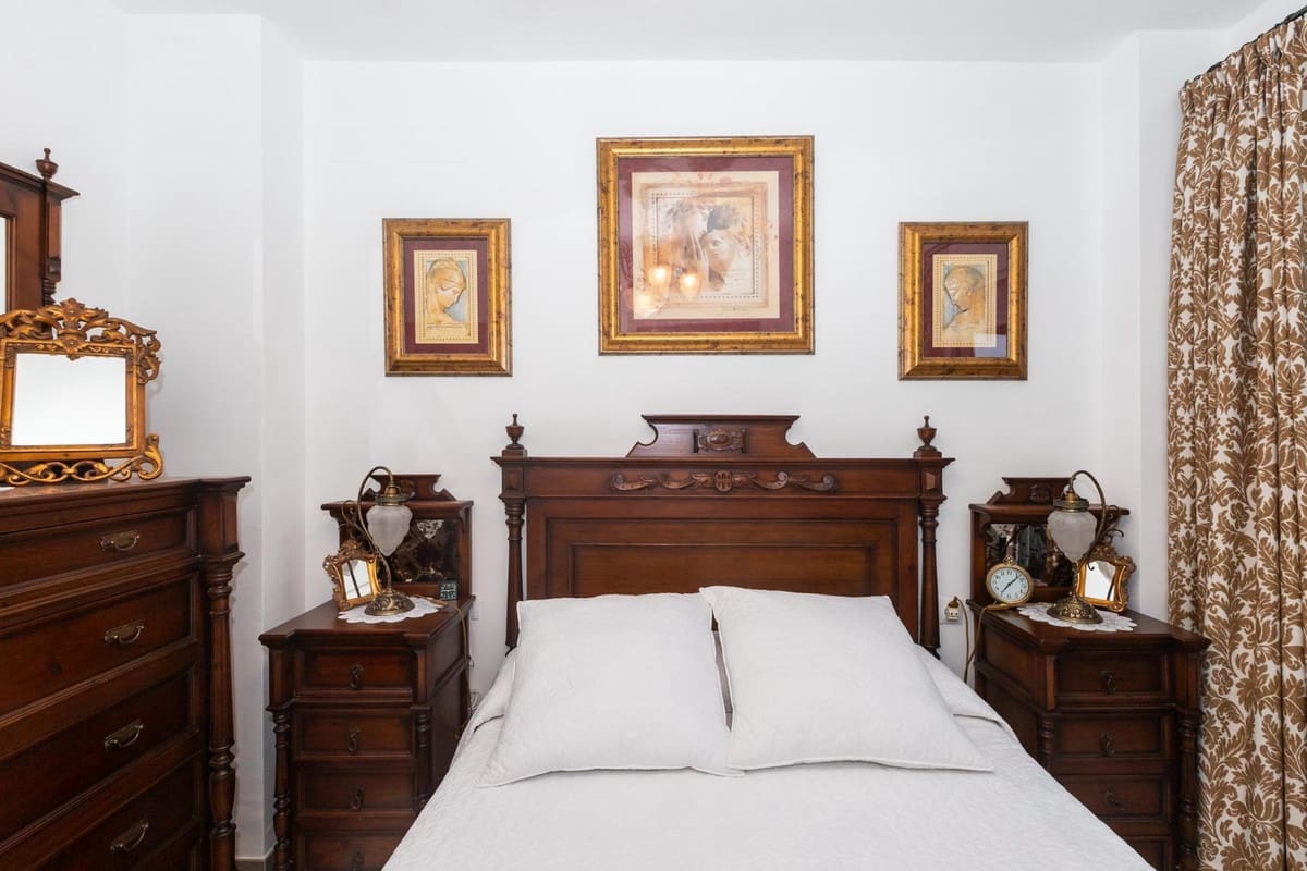 Apartamento de 2 habitaciones en Estepona en venta con piscina - 340.000 € (Ref: 9509440)