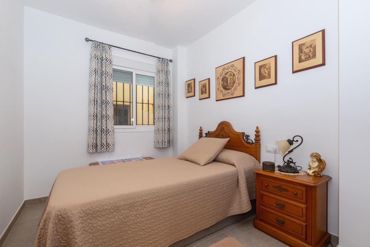 Apartamento de 2 habitaciones en Estepona en venta con piscina - 340.000 € (Ref: 9509440)