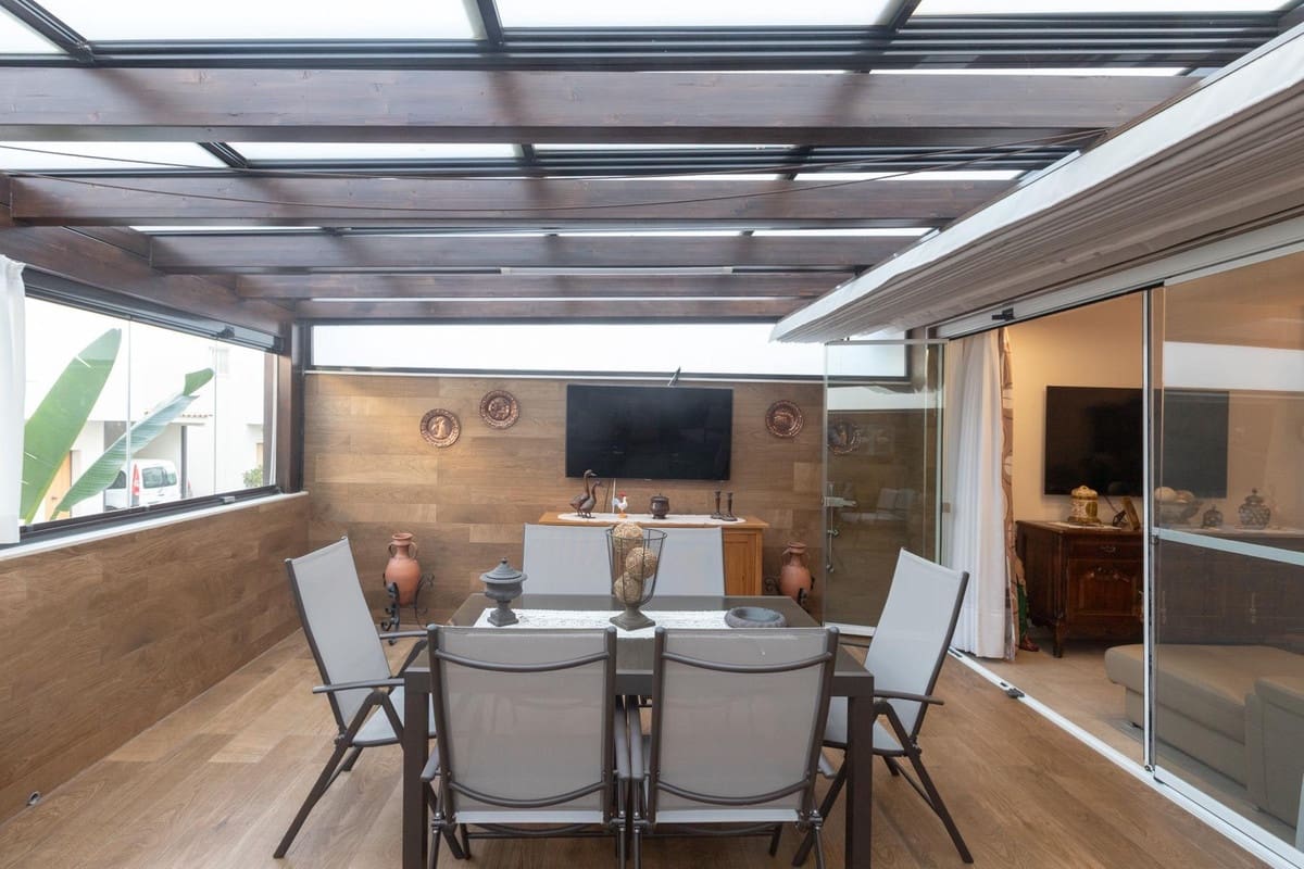 Apartamento de 2 habitaciones en Estepona en venta con piscina - 340.000 € (Ref: 9509440)