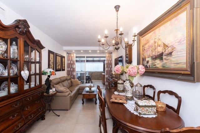 Apartamento de 2 habitaciones en Estepona en venta con piscina - 340.000 € (Ref: 9509440)