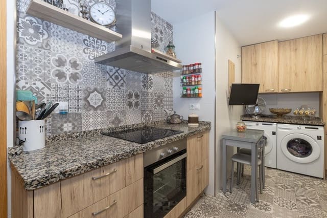 Apartamento de 2 habitaciones en Estepona en venta con piscina - 340.000 € (Ref: 9509440)