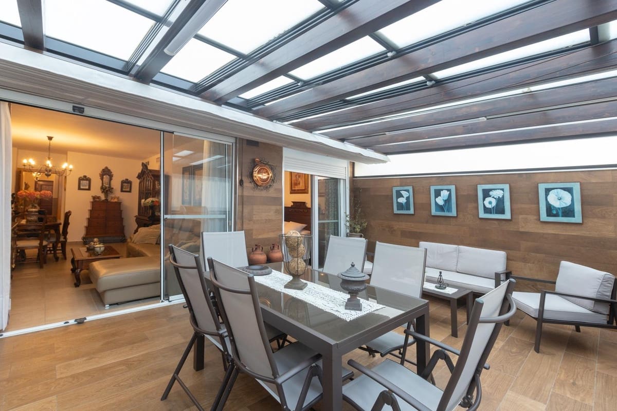 Apartamento de 2 habitaciones en Estepona en venta con piscina - 340.000 € (Ref: 9509440)