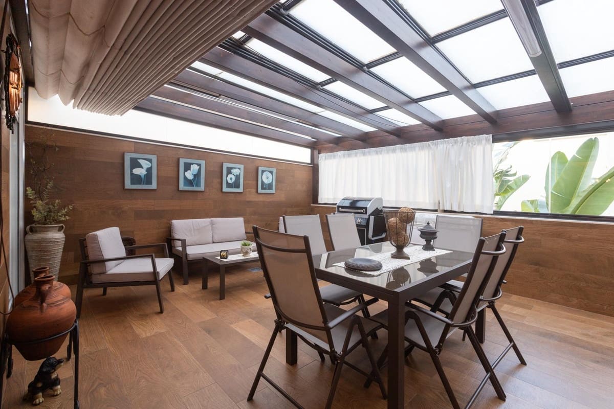 Apartamento de 2 habitaciones en Estepona en venta con piscina - 340.000 € (Ref: 9509440)