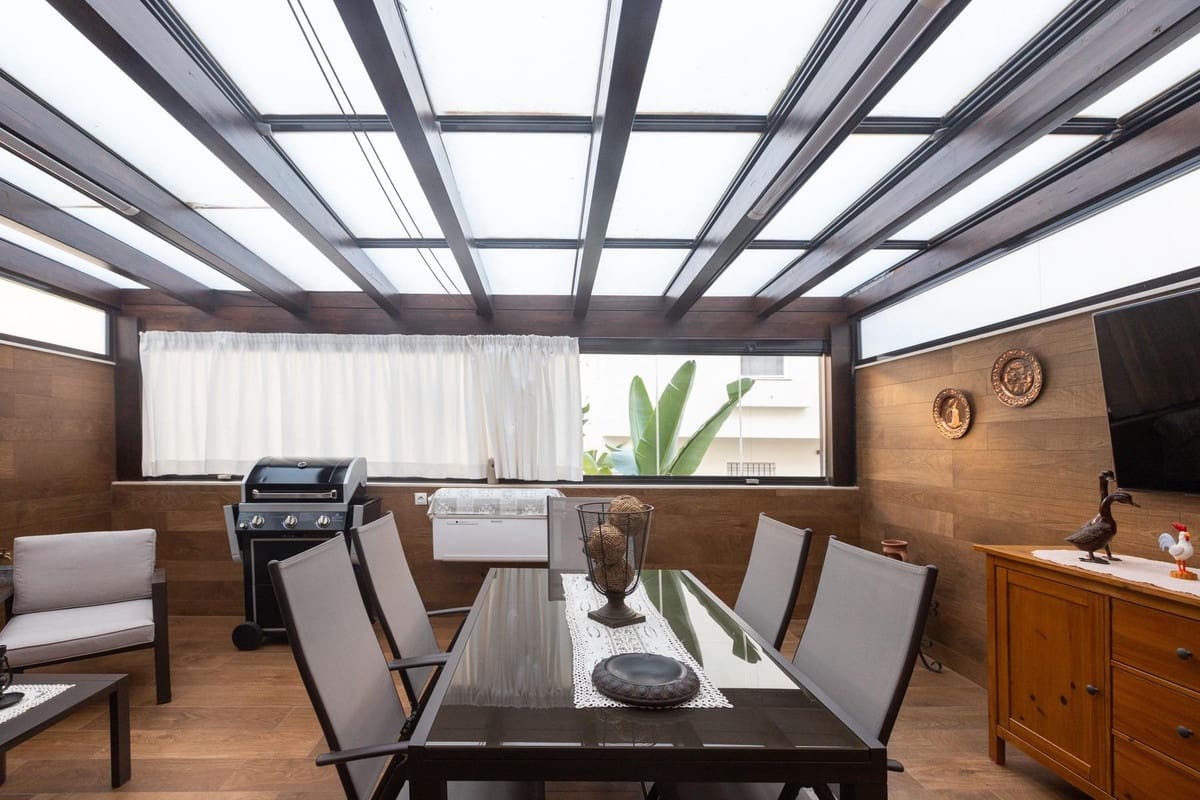 Apartamento de 2 habitaciones en Estepona en venta con piscina - 340.000 € (Ref: 9509440)