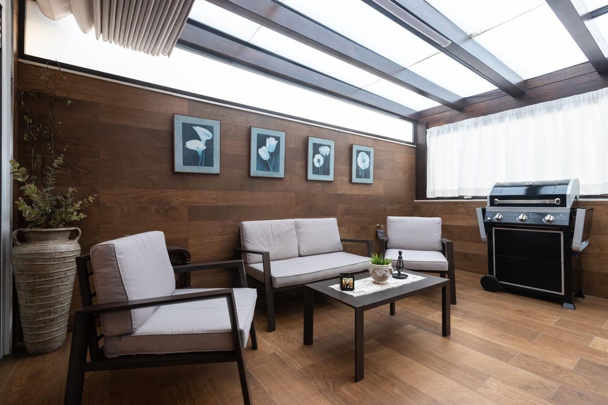 Apartamento de 2 habitaciones en Estepona en venta con piscina - 340.000 € (Ref: 9509440)